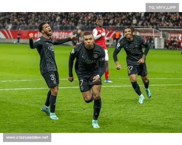 柏林联合签下法甲降级队后卫 强化后防补强阵容 柏林联合签下法甲降级队后卫 强化后防补强阵容